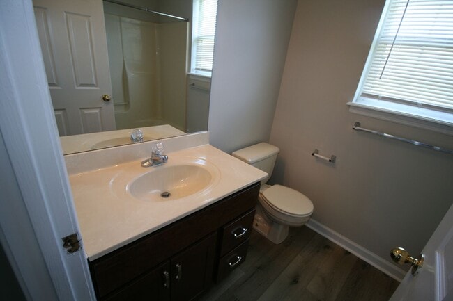 Building Photo - North Point Townhome                   260408