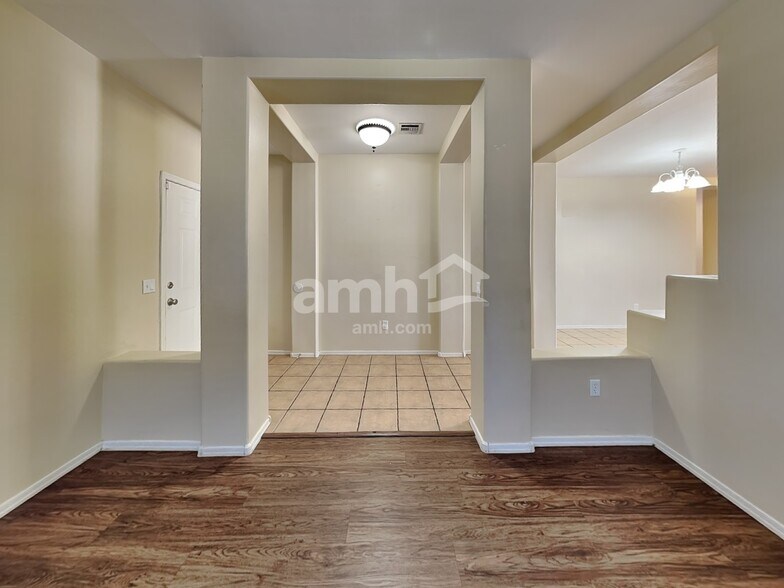 Building Photo - 1805 S 119th Dr