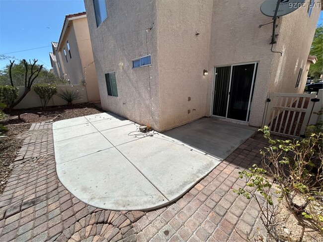 Building Photo - 8877 Tomnitz Ave
