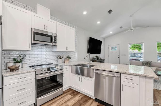 Building Photo - 4675 Geneva Dr