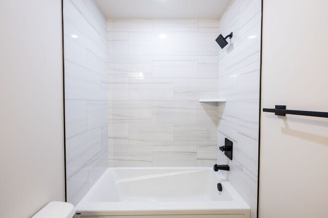 Building Photo - 715 Pine Ridge Ln