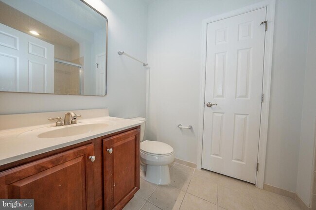 Building Photo - 300 W Elm St