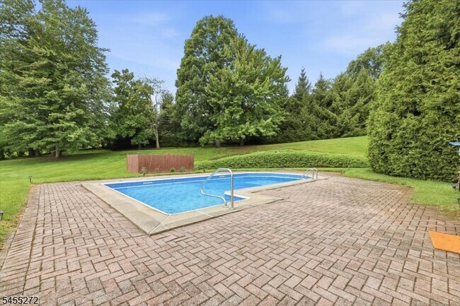 Building Photo - 30 Homewood Dr
