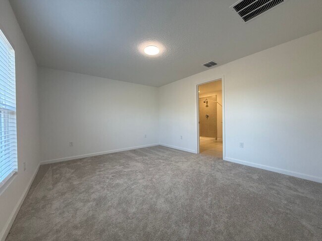 Building Photo - Beautiful 3 bedroom 2 bathroom house Lease Special!!!!