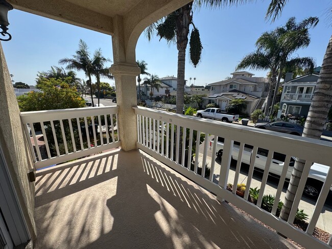 Building Photo - COASTAL Living | Blocks from the beach