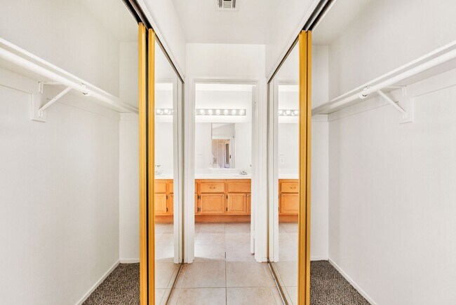 Building Photo - Comfort, Style & Single-Story Living in a Prime North Las Vegas Location!