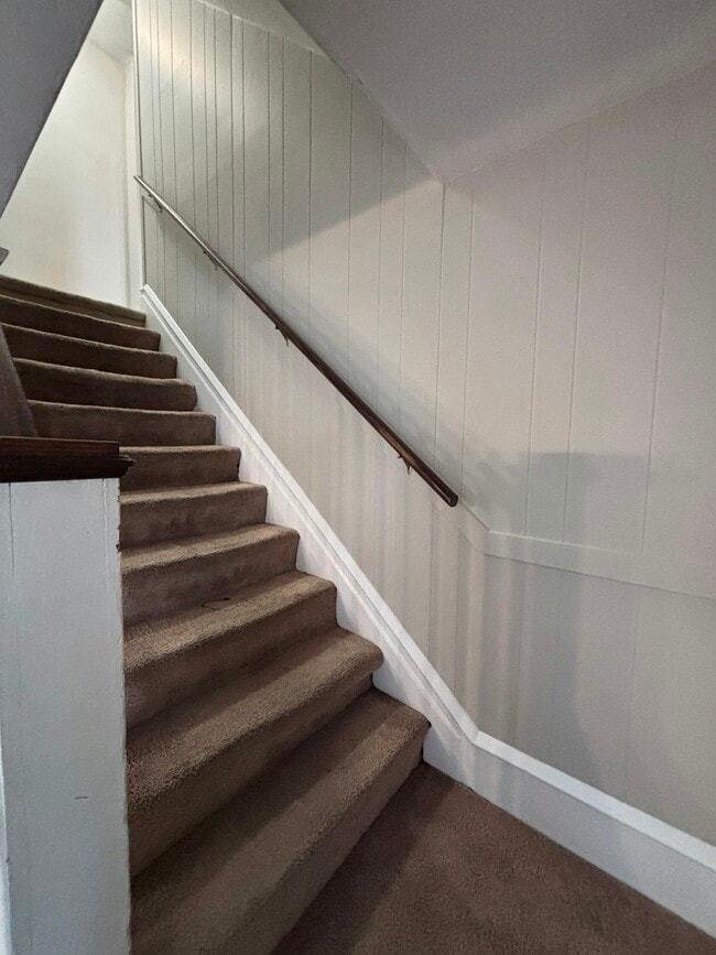 Building Photo - 363 N Maple Ave