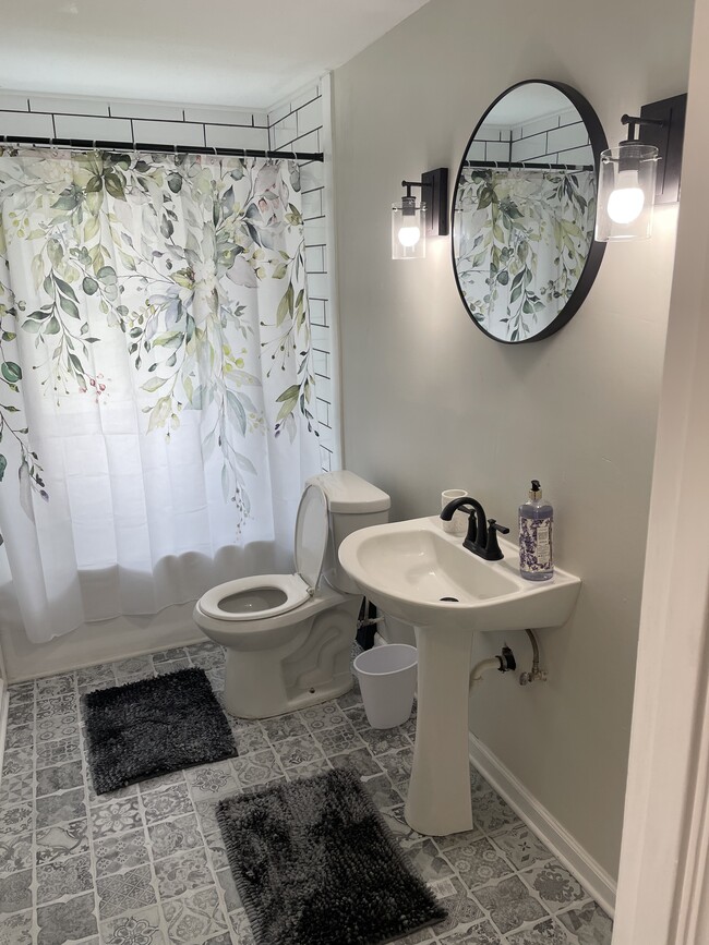 Building Photo - 29 E 221st St