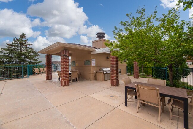 Building Photo - 10176 Park Meadows Dr
