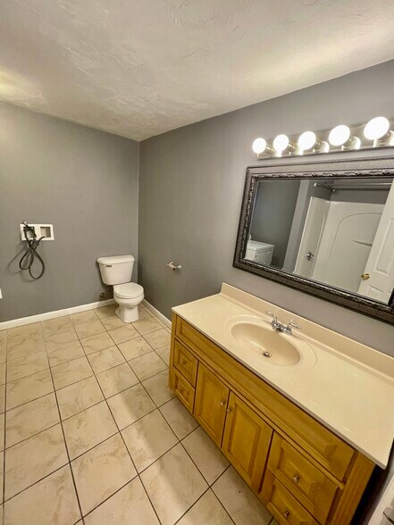 Building Photo - 807 Franklin St