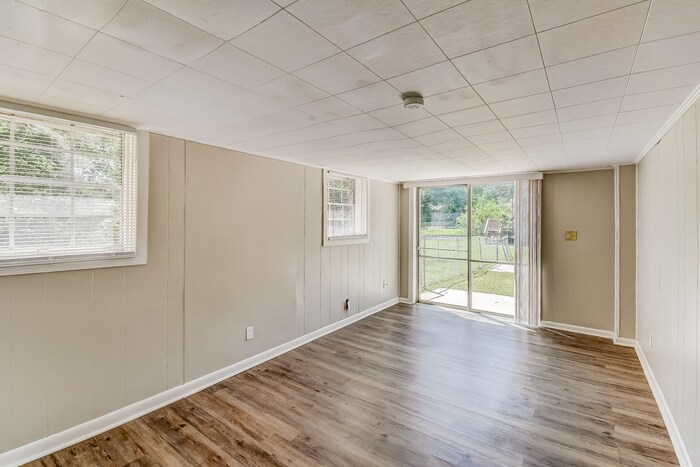 Building Photo - 5405 Valleyview Trail