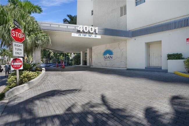 Building Photo - 4001 S Ocean Dr