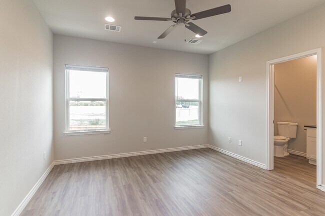 Building Photo - 125 Peruna Dr