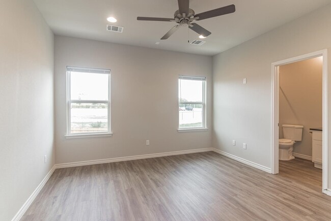Building Photo - 206 Peruna Dr