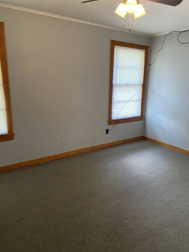 Building Photo - 1501 W 32nd Ave