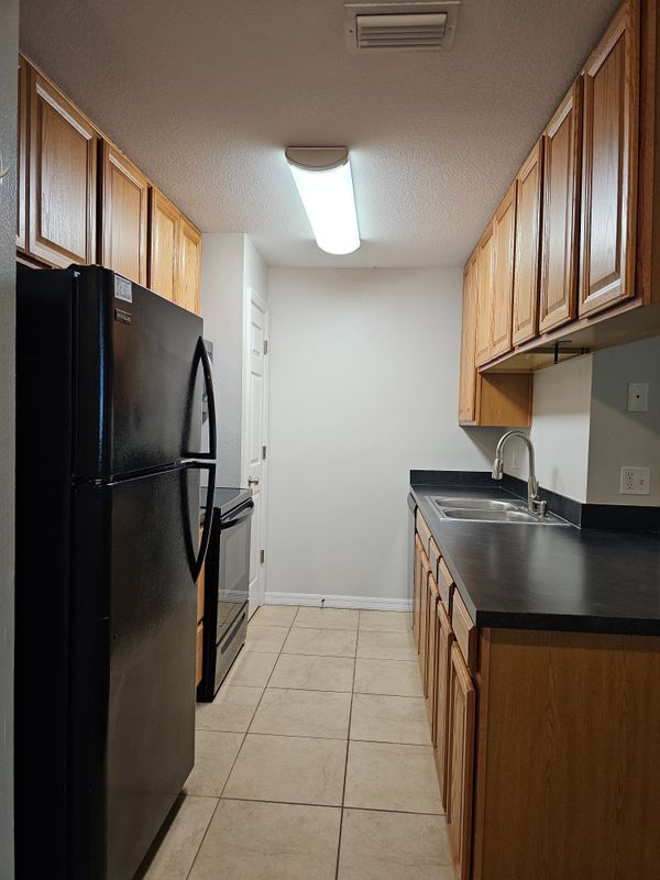 Building Photo - 540 Golden Raintree Pl