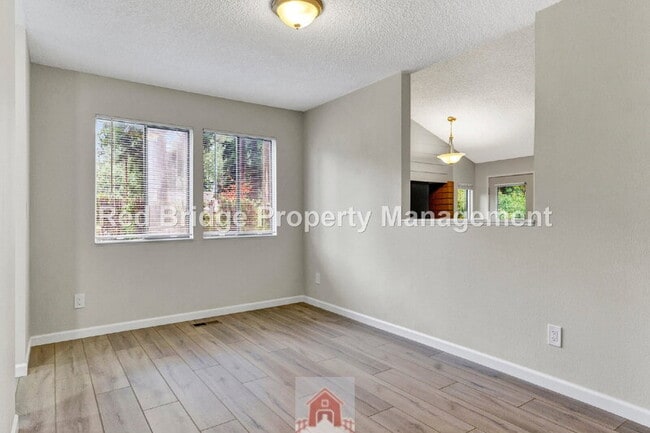 Building Photo - 17036 NE Oregon St