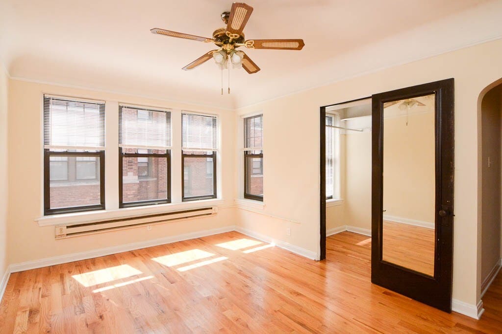 Building Photo - 4422 N Wolcott Ave