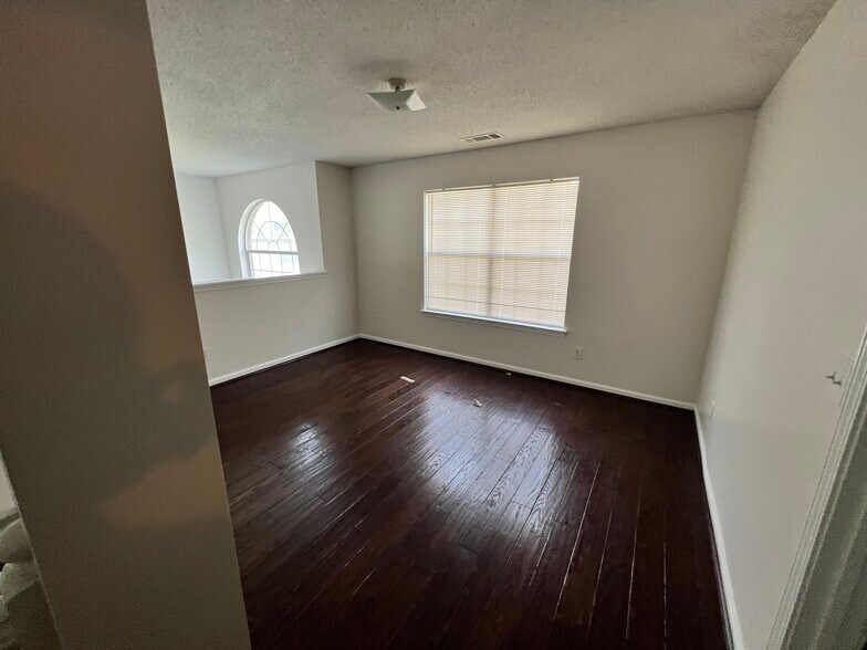 Building Photo - 4294 Defoors Farm Trl