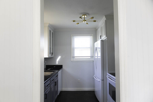 Freshly painted in spring 2024, kitchen has dishwasher, tile backsplash, granite countertops - 1217 Landon Ave