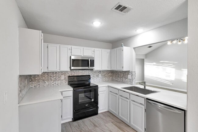 Building Photo - 246 Pinyon Ln