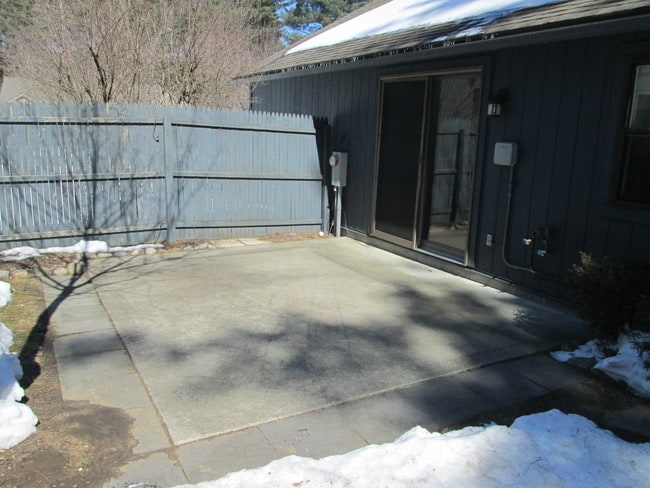 Building Photo - 14 Queen Ann Court