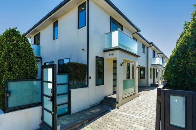 Building Photo - 4418 Kingswell Ave