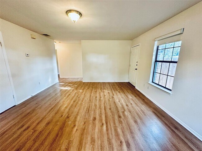 Building Photo - 5207 Thunderbird St