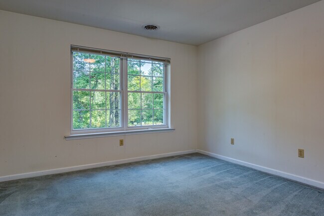 Building Photo - 80 Hillbrook Dr