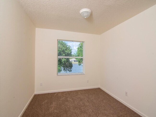 Building Photo - 4Bed/3Bath~2800 Sq Ft!~Pond View~Two Car Garage~Large Yard!