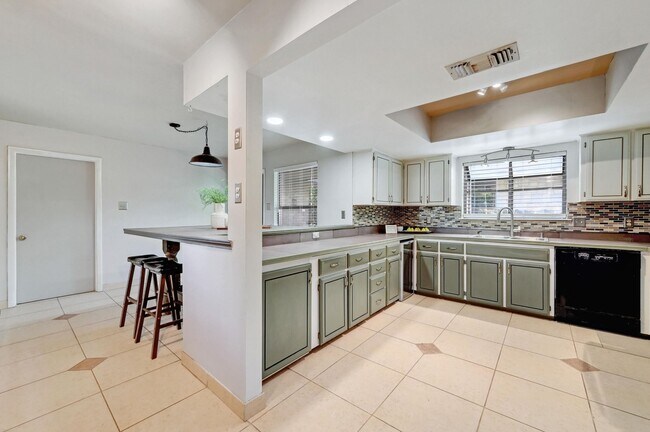 Building Photo - 19914 Encino Moss St