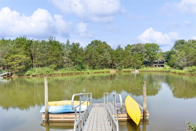 Building Photo - 425 Cedar Point Dr E