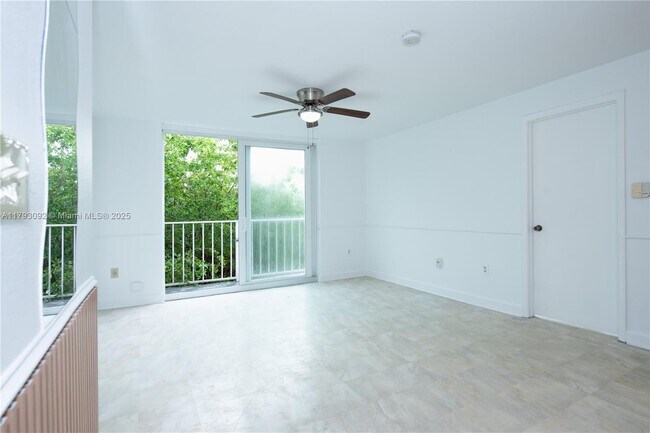 Building Photo - 1720 NW N River Dr