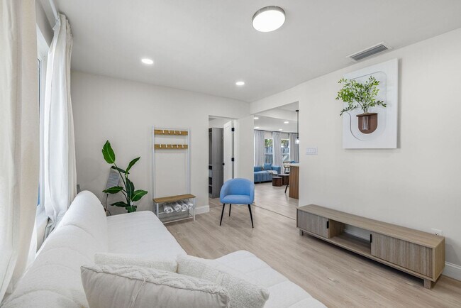 Building Photo - 510 79th Ave