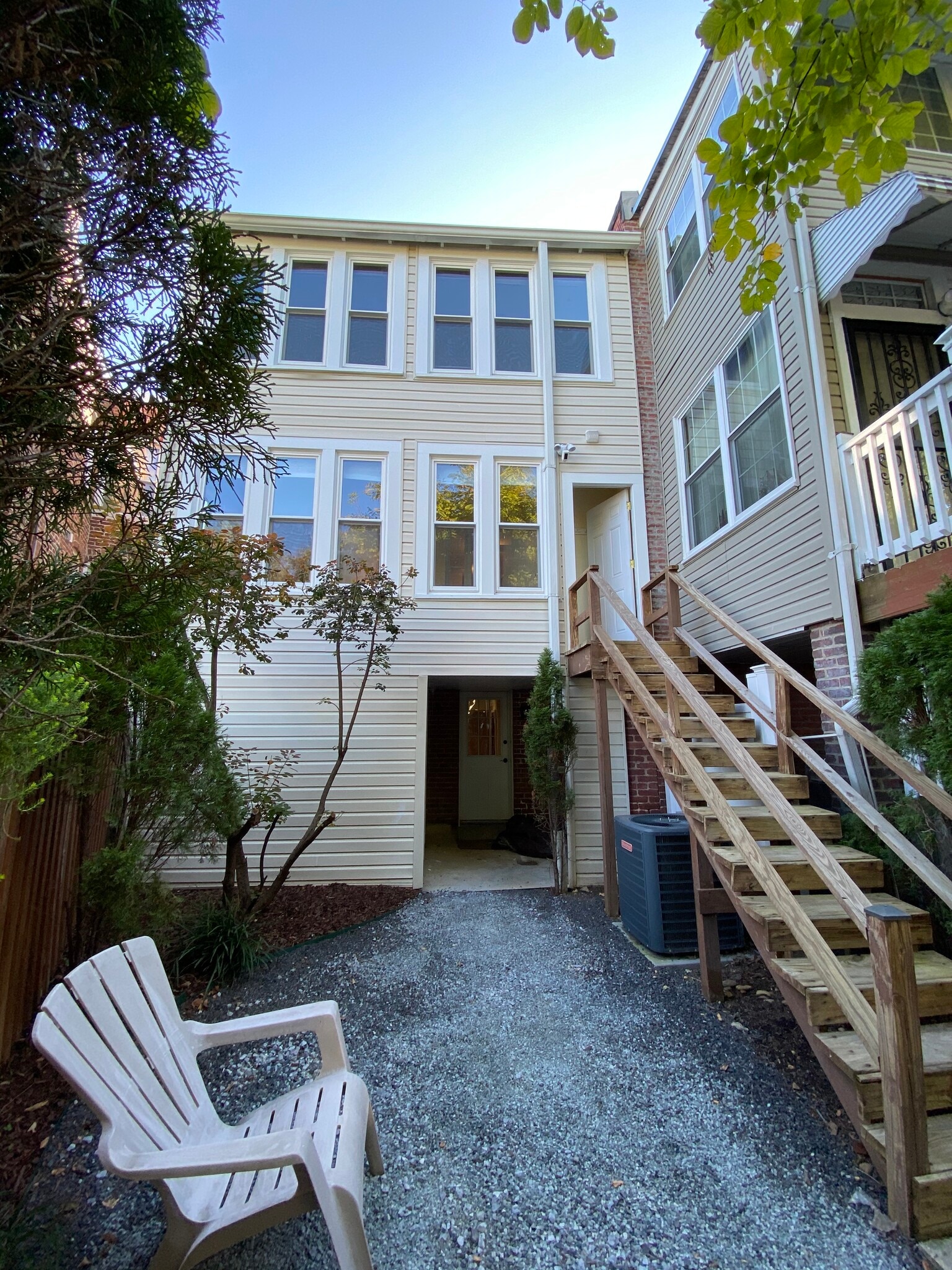 Cozy back yard - private + low maintenance - 3916 4th St NW