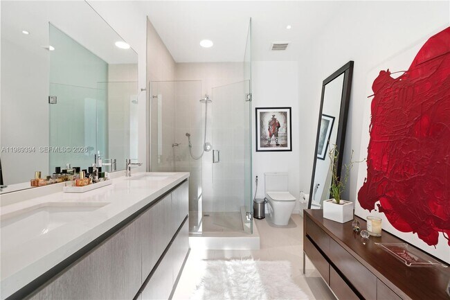 Building Photo - 3156 SW 27th Ave