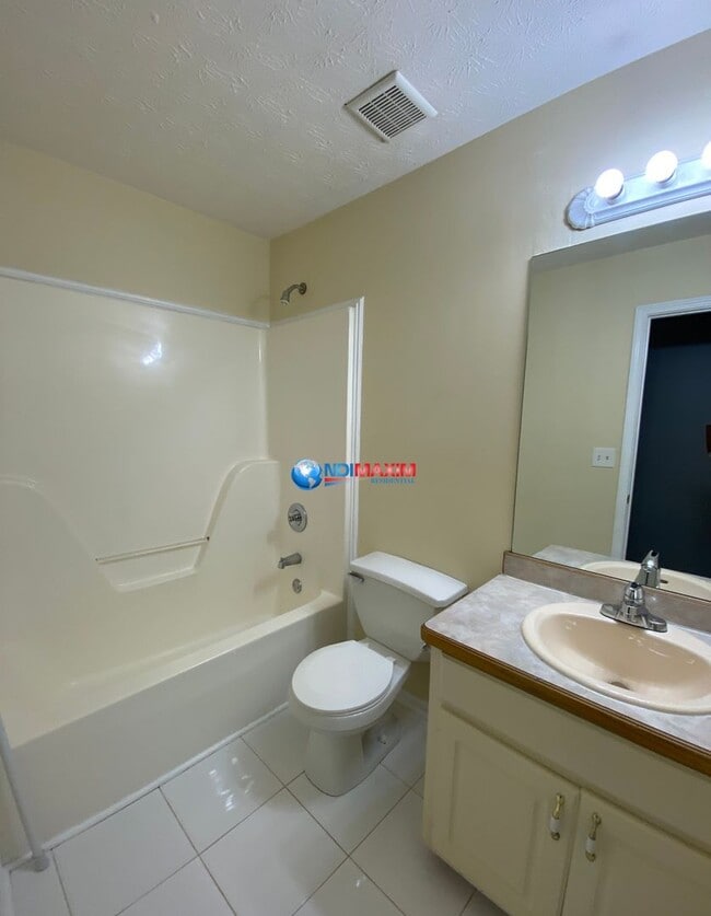 Building Photo - Spacious 4-bedroom house in Lawrenceville