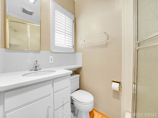 Building Photo - 5250 Vickie Dr