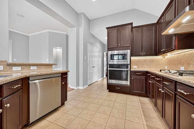 Building Photo - 27210 Sable Oaks Ln