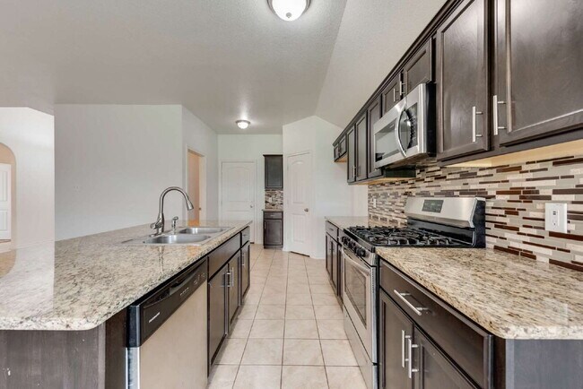 Building Photo - Attractive 4-Bedroom Home in Villages of Eagle Mountain!
