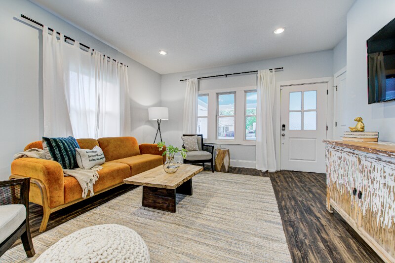 Building Photo - 931 Lasalle St