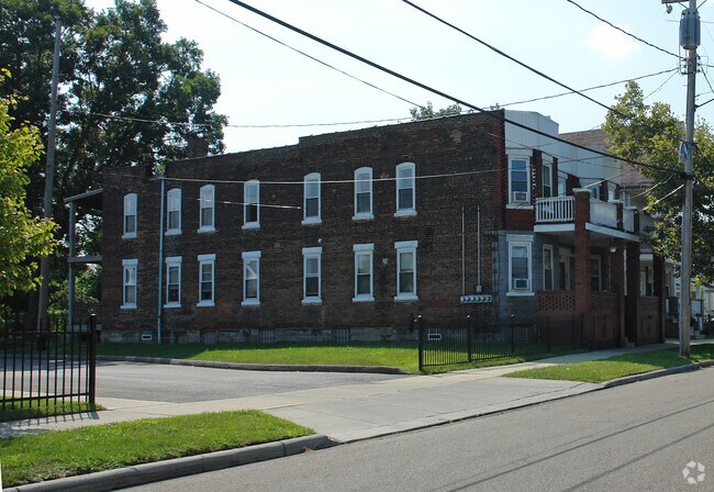 Building Photo - Gabriel’s Green