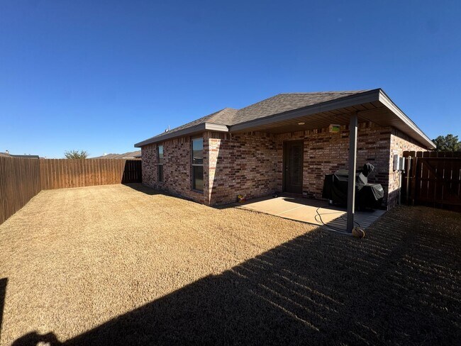 Building Photo - 3/2 in Upland Crossing Available January 2026!