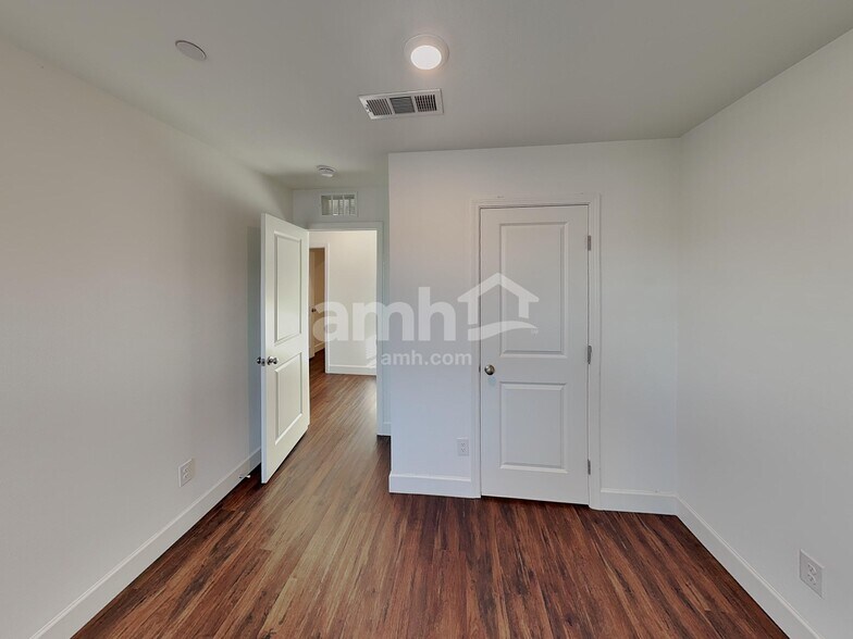 Building Photo - 296 Yasmin Daylily Pl