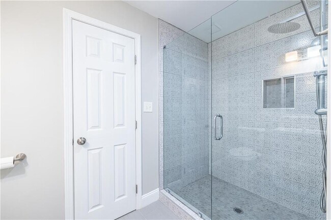 Building Photo - 2690 Camden Glen Ct