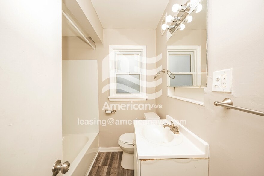 Building Photo - 4304 E 164th St