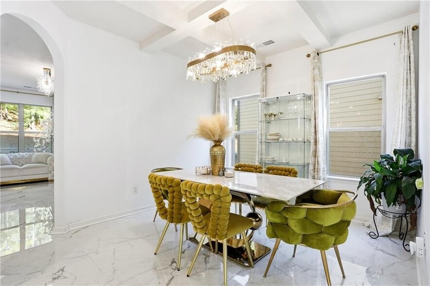 Building Photo - 341 Emporia Loop