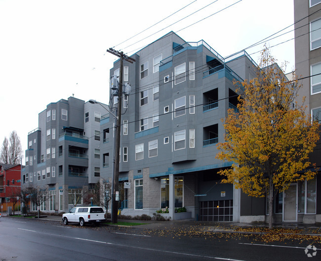 Building Photo - Lee Plaza Apartments