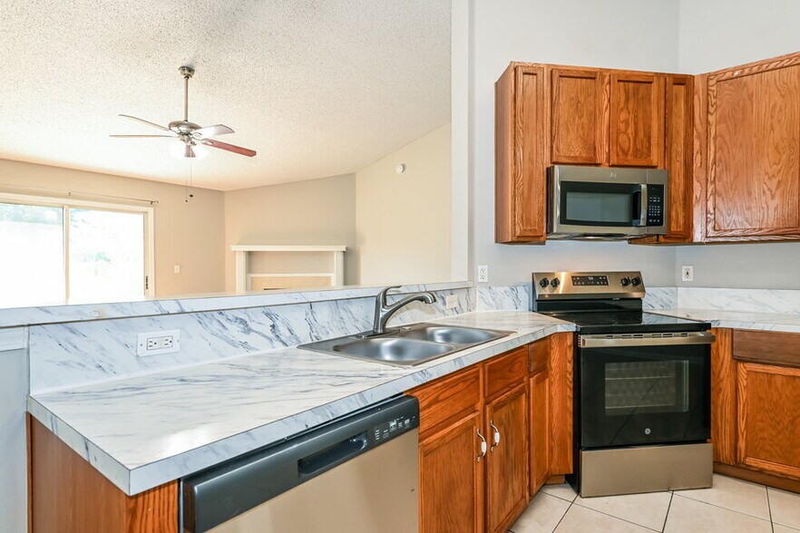 Building Photo - 14027 Crestwick Dr W