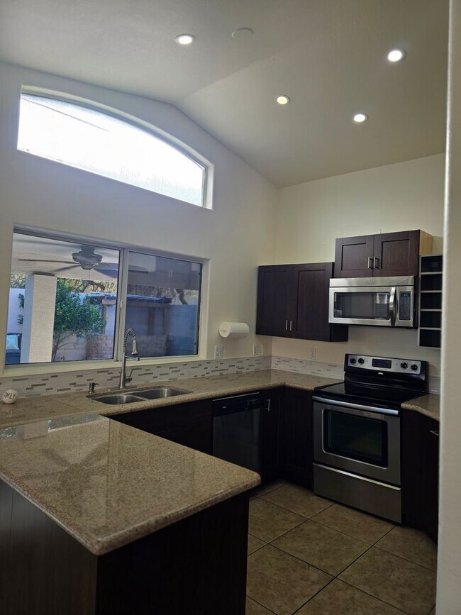 Building Photo - Beautiful 3BR 2BA Home w/ Private Pool • Pool + Covered Patio • Attached Garage in Phoenix